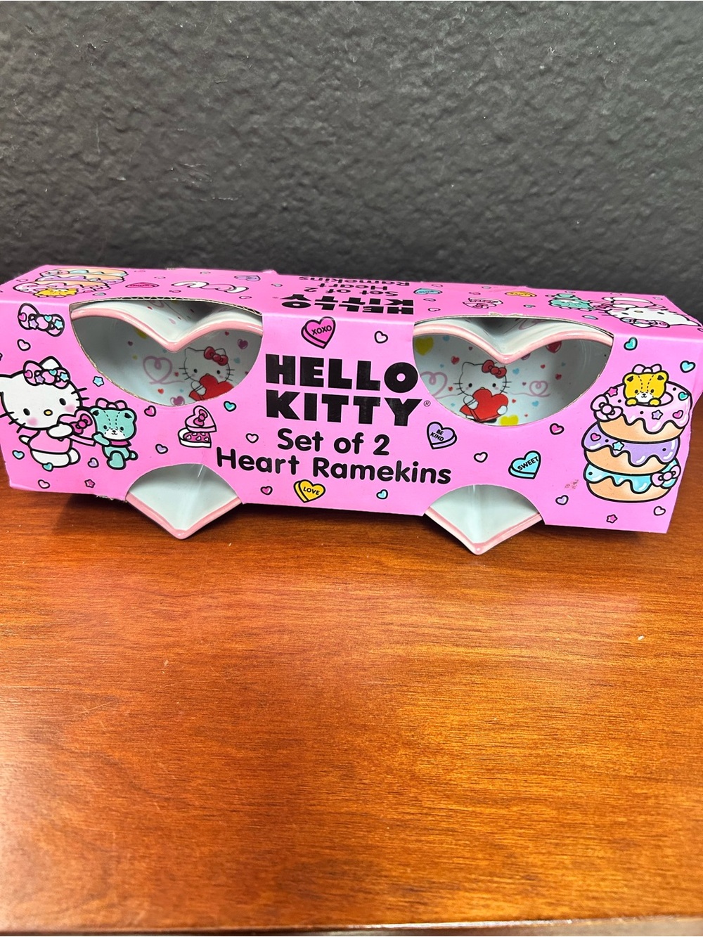 New‎ Hello Kitty Valentine's Day Heart Shaped Ramekins Bakeware Set of 2
